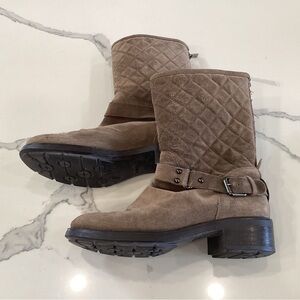 Women Boots size 6.5  Aquatalia Tan Quilted Combat Zip Size 6.5 Made In Italy